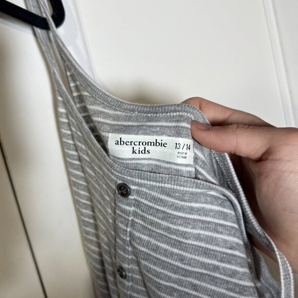 Abercrombie Girls Cami Tank Top Gray White Striped Size 13/14 Button Moose Logo - Picture 6 of 7